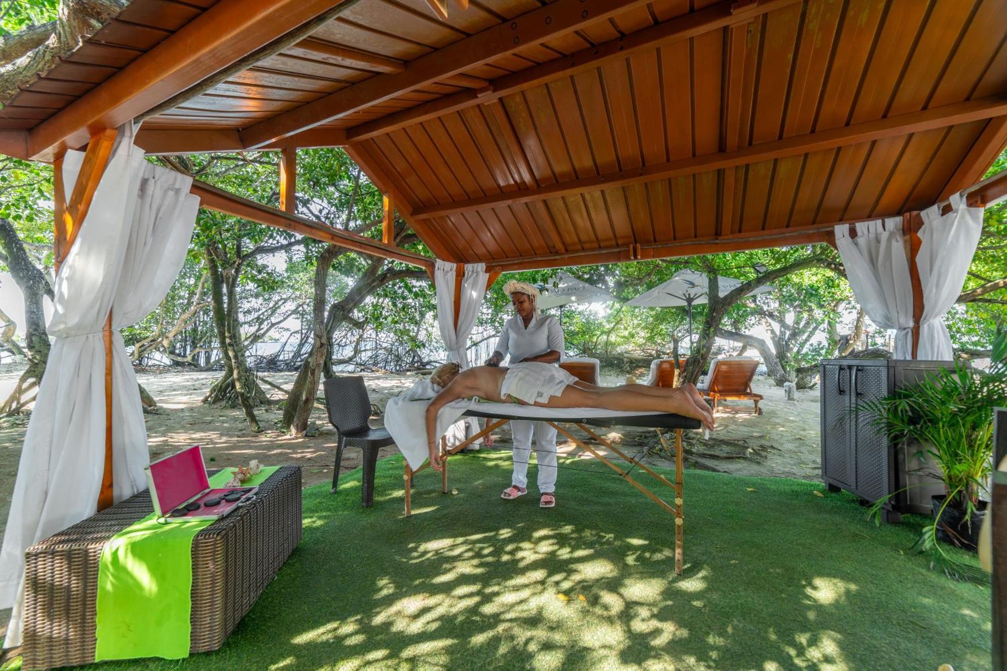 Pao Pao Hotel & Beach Club Isla Grande  Exteriör bild
